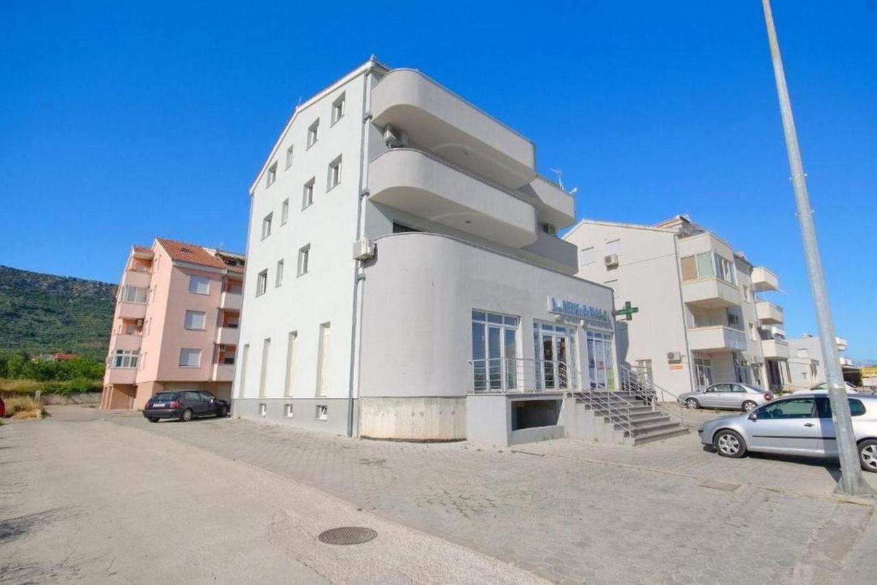 Apartments With A Parking Space Kastel Kambelovac, Kastela - 21372 Luaran gambar