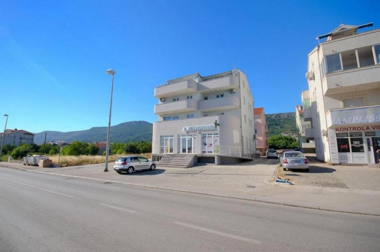 Apartments With A Parking Space Kastel Kambelovac, Kastela - 21372 Luaran gambar